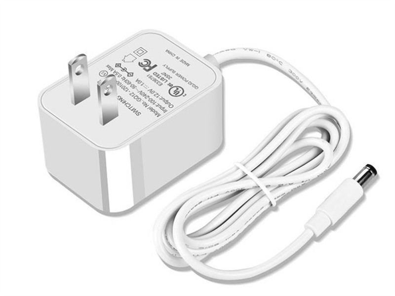 Pimpin Tren, Terangi Masa Depan: Adaptor Daya STARWELL 12V 1A, Buku Terlaris di Pasar Eropa, Amerika, dan Asia